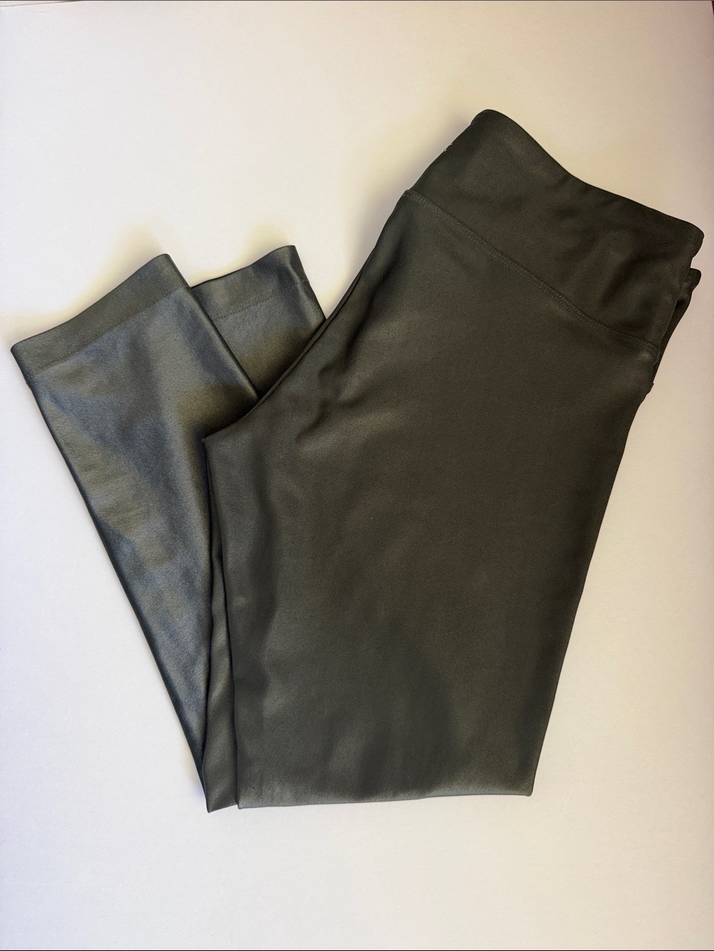 Koral Lustrous High-Rise Capri Legging in Color Lead